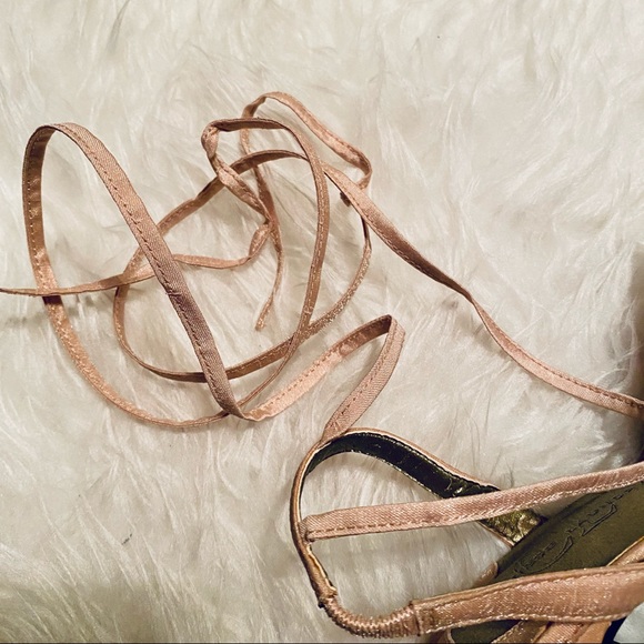 Chinese Laundry cream lace-up heels sandals NIB - Picture 16 of 16